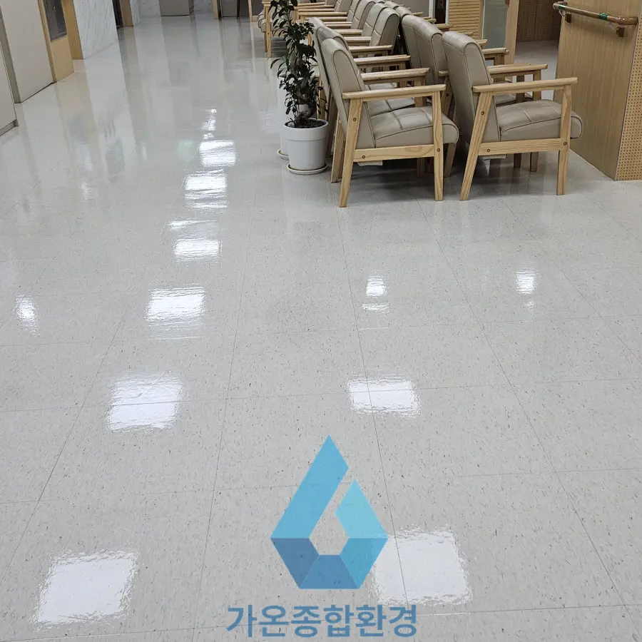 병원 의료시설 바닥 청소 전문업체 - 시공 사진 1