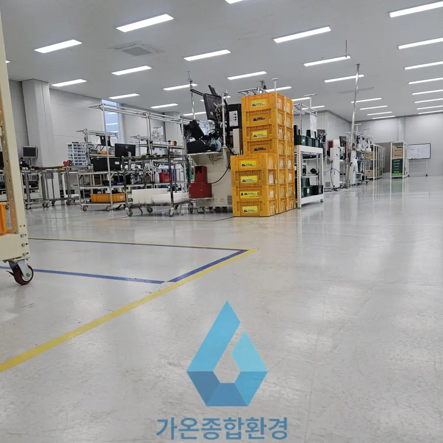 창고 에폭시 바닥 청소 오염 제거 - 시공 사진 1