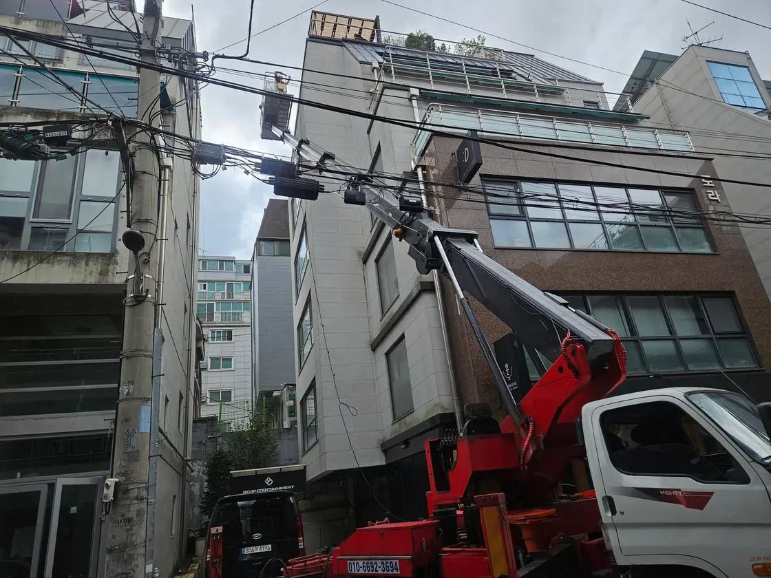 송파 외벽청소·외창세척 오염물 제거로 건물 미관 회복 - 시공 사진 3