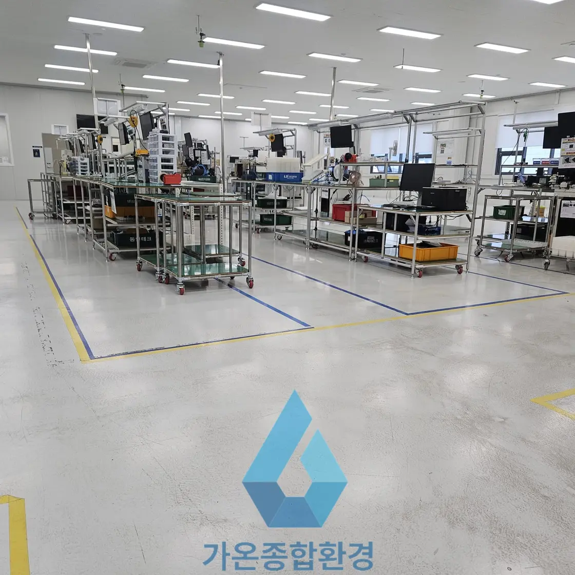 창고 에폭시 바닥 청소 오염 제거 - 시공 사진 3