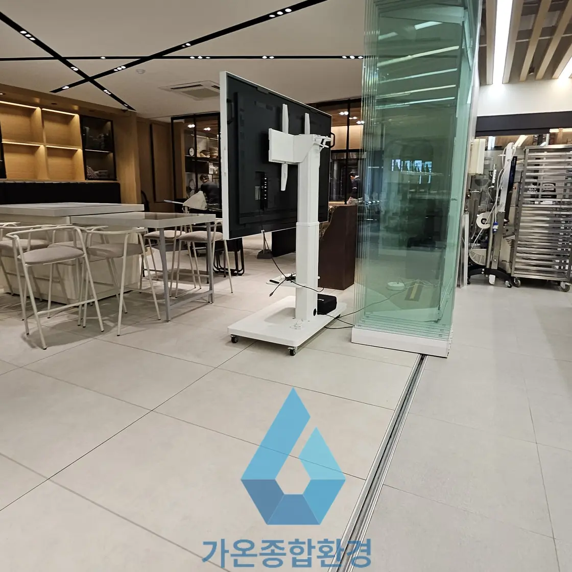 서울 매장 전시장 청소 관리 전문업체 - 시공 사진 3