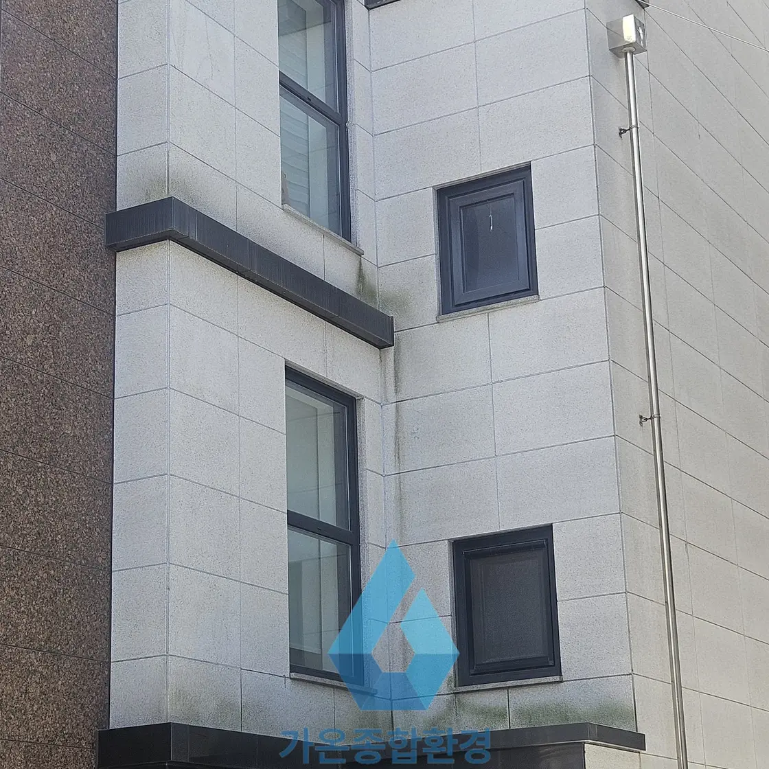 외벽청소 업체 선택 전 꼭 확인해야 할 사항, 후회 없는 선택 기준 - 시공 사진 2